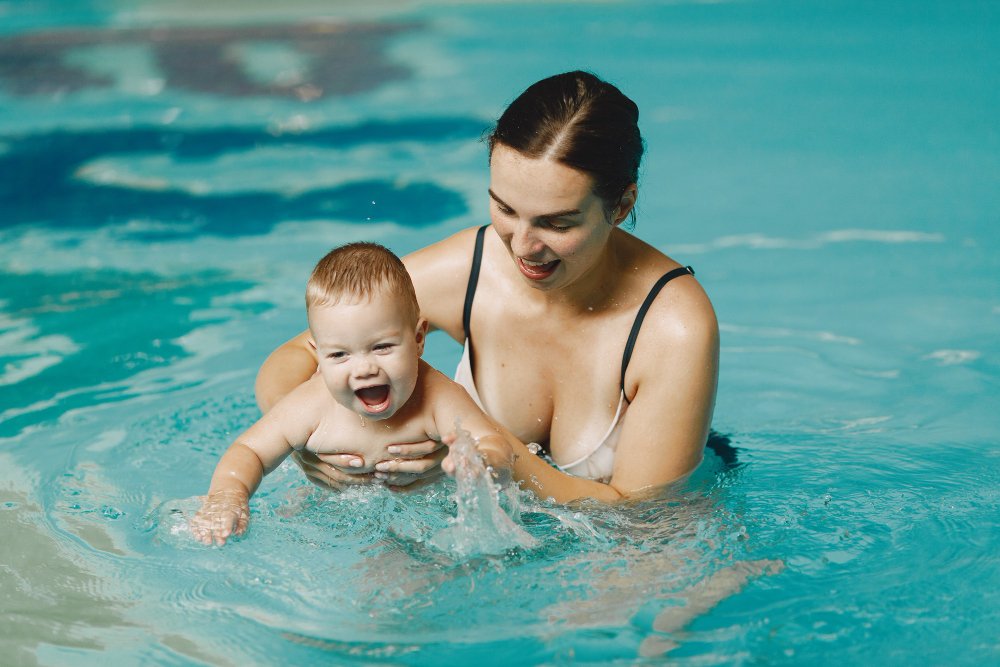 little-cute-baby-boy-mother-with-son-family-playing-in-water